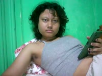 Um pouco tímido, mas também extrovertido. Um pouco exagerado, venha se divertir comigo. Estou aberto a experimentar coisas novas.