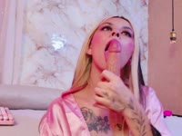 Sono Yliria, una ragazza nuova qui, con poca esperienza. Timida, curiosa e molto naturale. Mi piace creare una connessione vera, sorridere e lasciar fluire le cose piano piano. Se cerchi dolcezza e sincerità, sono qui.