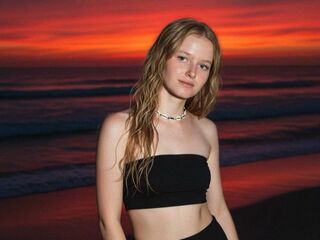 hot cam girl fingering shaved pussy KeilaSmiekowski