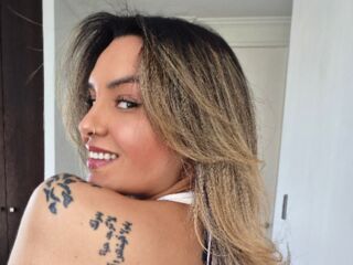 cam girl playing with sextoy JuliettaDiaz