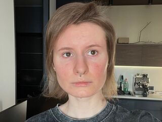 naughty camgirl fingering shaved pussy AlessandraMillis