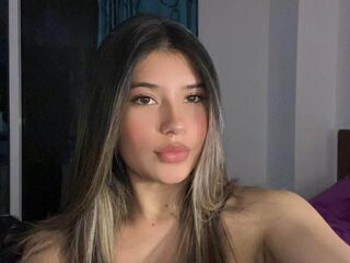 topless camgirl AmberElias