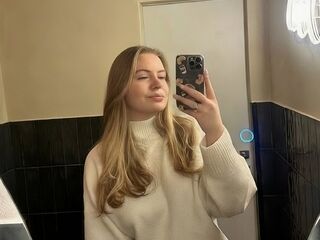 naked camgirl gallery AryaThomas