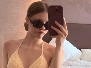 camgirl playing with sextoy AureliaThorn