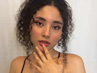 camslut spreading pussy BellaVuitton