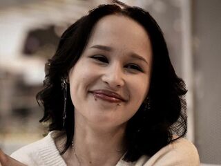 naked webcam girl fingering BrandieOcasio