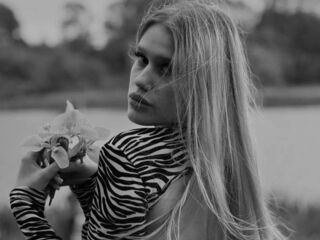 naked cam chat CharisseBuonomo