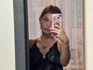 naked camgirl masturbating with vibrator ClareHoop