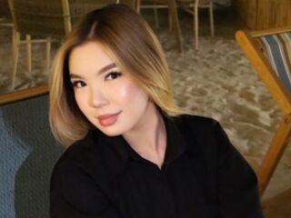 camwhore fingering shaved pussy CordieMaceyak