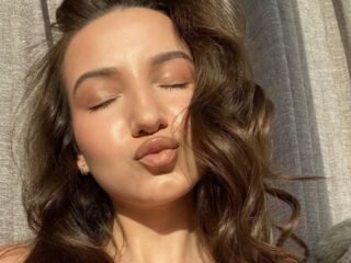 nude webcam girl pic DinaSweeny