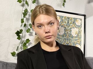 beautiful girl cam DonellaAndra