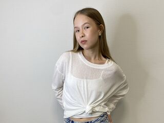 camgirl masturbating with dildo DortheyVath