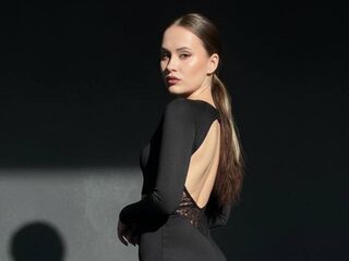 shaved pussy webcam EmilyGiffin