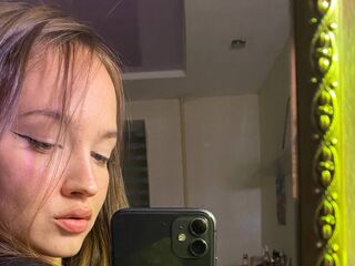 cam girl masturbating with vibrator EvaPovilain