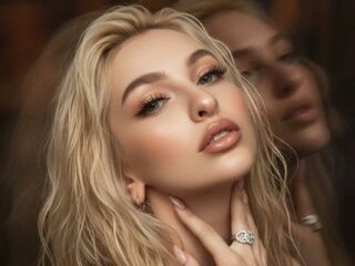 topless cam girl EvaVibe