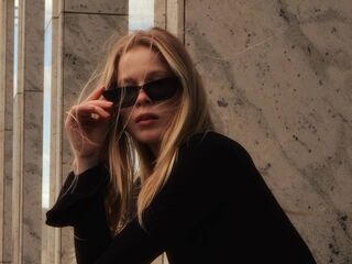 naughty cam girl JenaeWaneka