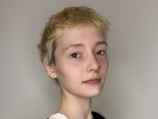 nude webcamgirl pic JenelleBarette