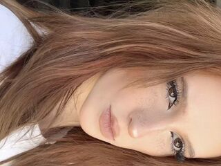 topless cam girl JennieRaheem