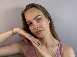 girl showing tits JerilynMominee