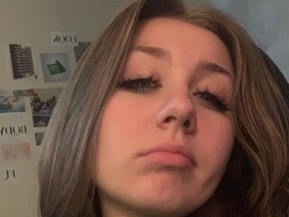 camgirl showing tits KatiesPiers