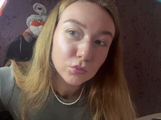 camslut showing pussy KayeEliasen