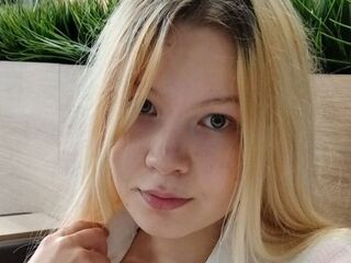 naked cam girl fingering pussy KendraBliss