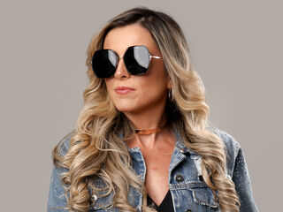 cam girl webcam KiaraMoraes