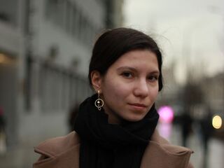 camgirl masturbating with sex toy KiraReddel