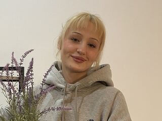 naked webcam girl picture KyungMikes