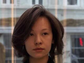 camgirl fingering pussy LauretteBumba