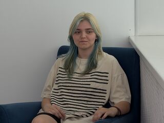 camgirl showing pussy LauriMagnie
