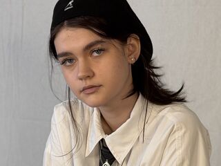 hot camhooker LeannMolineaux