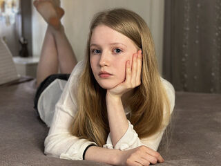 chat room live cam LilianHoward