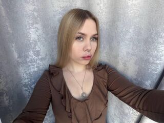 naked camgirl masturbating with dildo LilianaCross