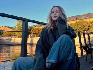 cam chat LillyStill