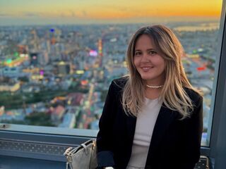 camslut showing pussy LilyBel