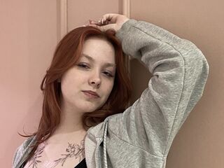 hot cam girl masturbating with vibrator LindaBenne