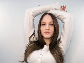 naughty camgirl fingering shaved pussy LizethStandford