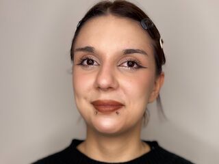 adultcam photo LoniFessel