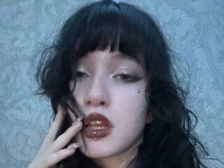 nude webcamgirl LouisePerrish