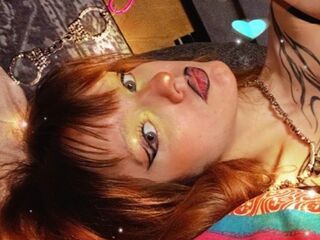 naked camgirl masturbating with dildo LyndseyLindow