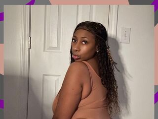 camgirl fingering wet pussy MadamGlam