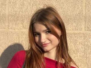 cam whore MadelynWealer