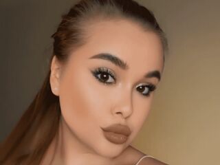 cam girl masturbating with vibrator MaeWilkins