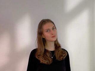 girl showing tits MargTamas