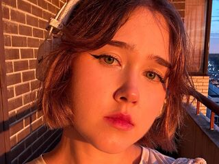 hot cam girl masturbating with sextoy MarilynSwinerton