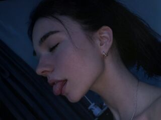 naked cam MelbaStraub