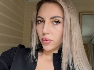topless webcamgirl MelisaDee