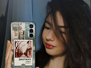 fingering camgirl MitziBreech