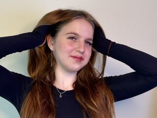 cam girl playing with sextoy NilaBudy